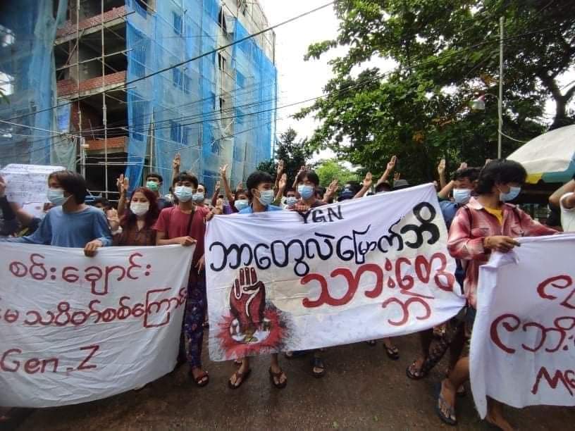 IrrawaddyNews's tweet photo. Young activists from Sanchaung and North Okkalapa townships in Yangon showed their support for the parallel National Unity Government in North Okkalapa (NUG) on Monday. (Photo: CJ) #WhatsHappeningInMyanmar https://t.co/E1UsUDDos0