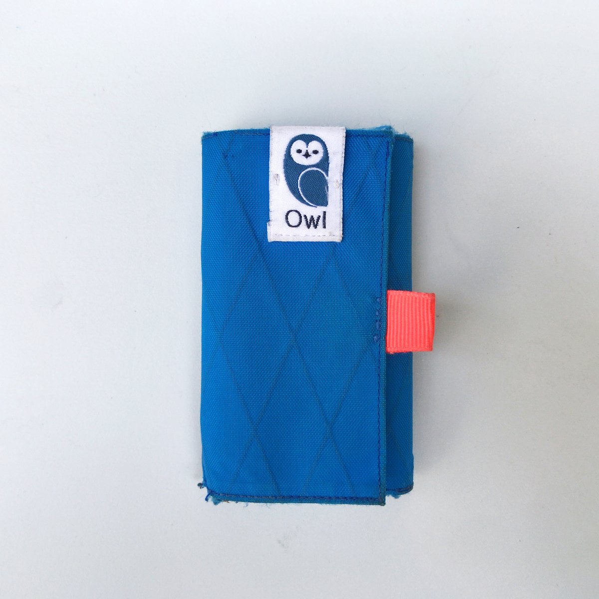 owl2323's tweet photo. 【OWL Kohaze Wallet お手入れの仕方】１年ぐらいご使用いただくとこのぐらい汚れます→洗濯石鹸やハンドソープなどをつけてから使わなくなった歯ブラシで擦ってください→自然乾燥後に毛羽立ちをハサミで落としてください→✨きれいに戻りました✨ https://t.co/ZwXOj67LNE