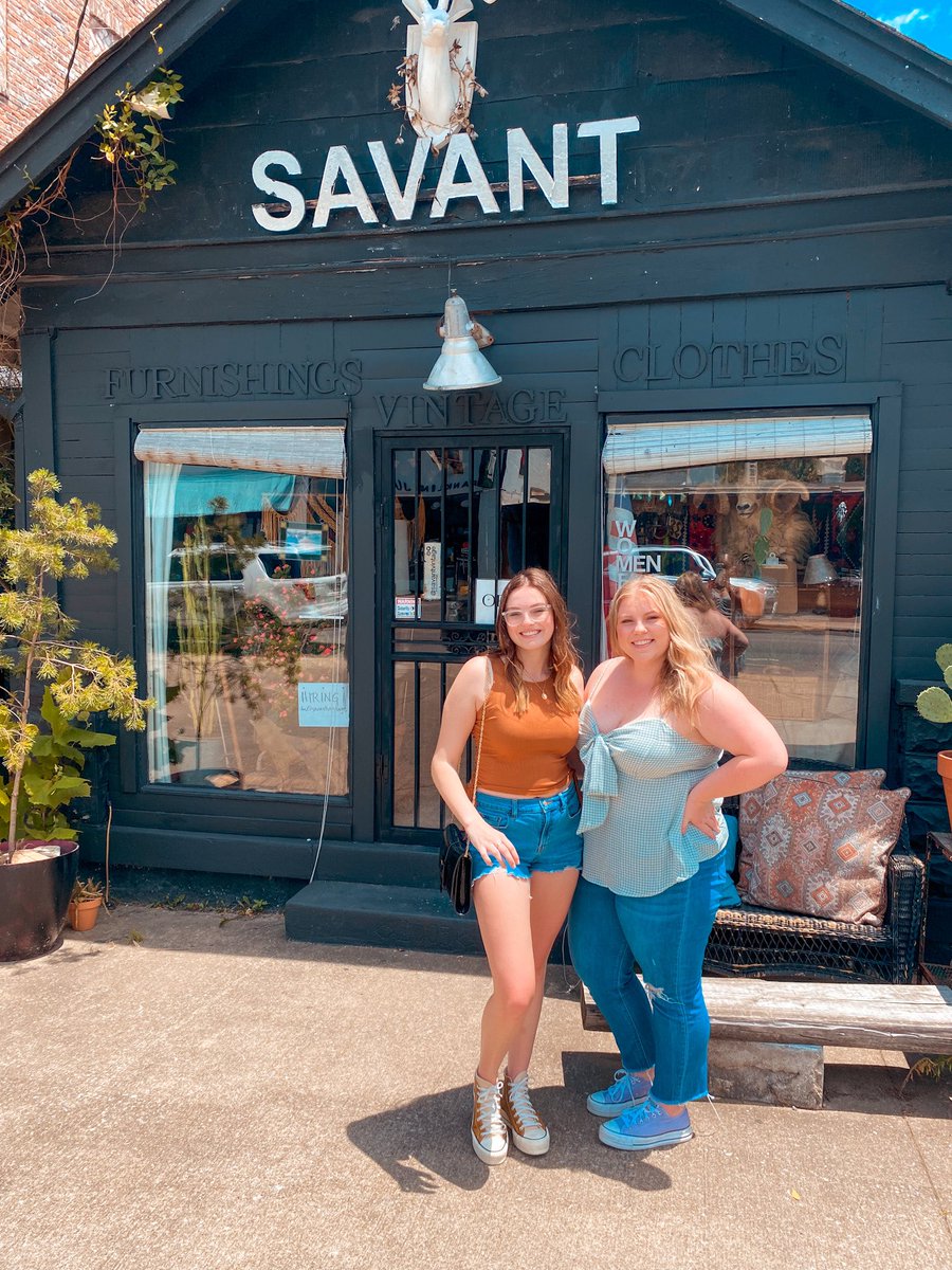 nataliepreyer's tweet photo. @hannahmariemc is the best Nashville tour guide 💕 https://t.co/AP4wQpBPVc