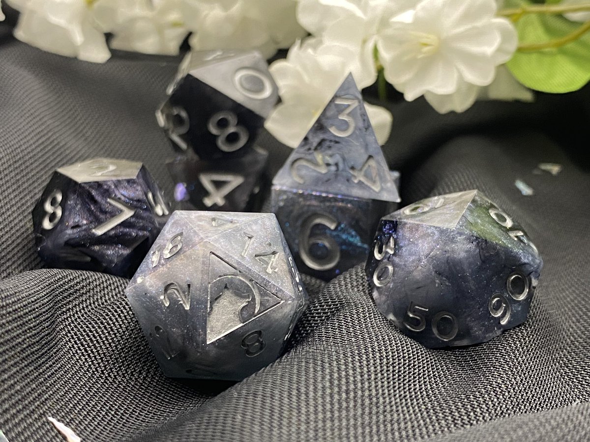 primal_dice's tweet photo. [ h a d e s ]
•
the depths of the river styx call you home to the underworld
•
#handmadedice #dicemaker #customdice #polyhedraldice #primaldice https://t.co/S9ykiv3gtP