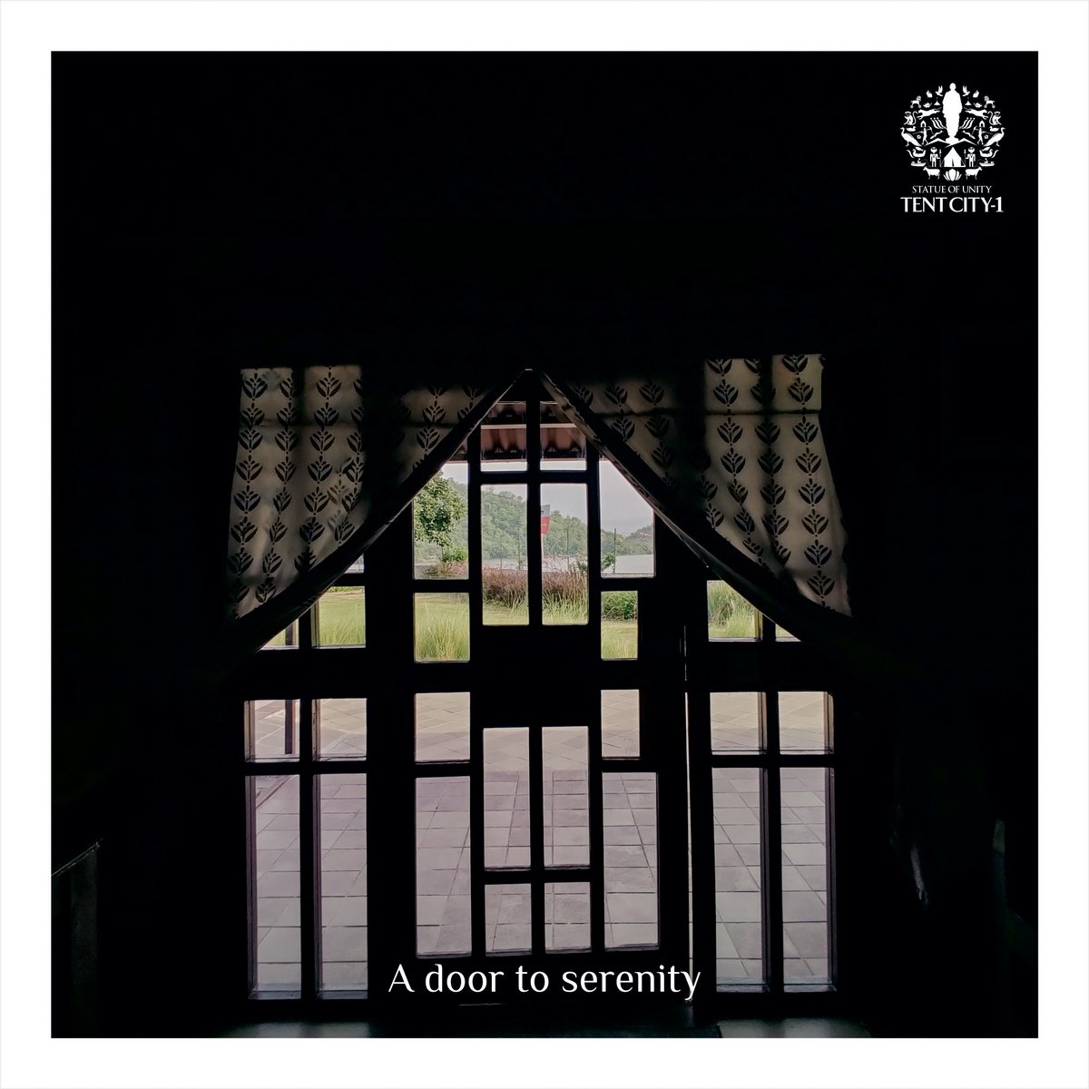 SOUTentCity's tweet photo. The door to serenity whether it remains closed or open!
Let us make your experience peaceful, untroubled, and luxurious with our flawless hospitality while you relax by the reservoir.
#interior #exterior #luxurytravel #nature #statueofunity #statueofunitytentcity #DekhoApnaDesh https://t.co/M6phSVnhbk