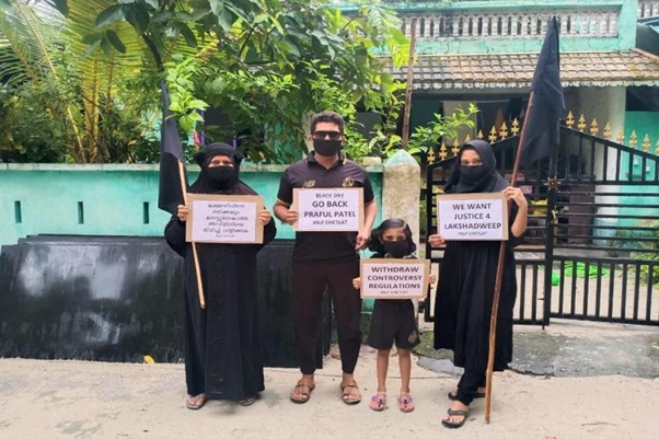 Kractivist's tweet photo. Everyday is a black day until the govt takes responsibility and revokes the undemocratic LDAR. We stand with the people of Lakshadweep and their demands.#SaveLakshadweep #RevokeLDAR  @prafulkpatel @PMOIndia @UT_Lakshadweep @Lakshadweep_IPR @moefcc @LakshadweepPMC @ROBTrivandrum https://t.co/KUFEmQYNn5