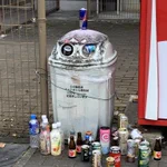 日常風景から連想する発想!空き缶たちをレッドブルのライブに変換!