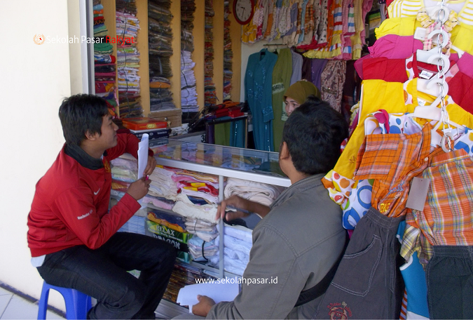 Klinik Pasar 3 Sekolah Pasar Cokrokembang

Kegiatan dilaksanakan dengan cara live ini di pasar untuk mengamati kegiatan pasar pada saat hari pasaran mulai dari dini hari. 

sekolahpasar.id/klinik-pasar-3…

#PasarRakyat #SekolahPasar #PasarCokrokembang #Klaten #JawaTengah