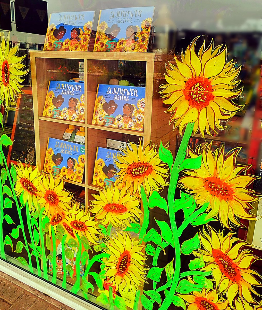 KenilworthBook's tweet image. Our latest window is for Sunflower Sisters by @MonSingh and @HayesDias for @OwletPress. It centres around the friendship of Amrita and Kiki, and celebrates their  joy in experiencing each other’s South Asian and Nigerian communities and traditions. #ownvoices @autumnrosewell