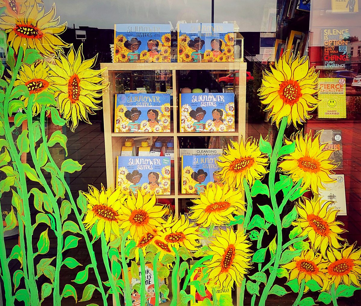 KenilworthBook's tweet image. Our latest window is for Sunflower Sisters by @MonSingh and @HayesDias for @OwletPress. It centres around the friendship of Amrita and Kiki, and celebrates their  joy in experiencing each other’s South Asian and Nigerian communities and traditions. #ownvoices @autumnrosewell