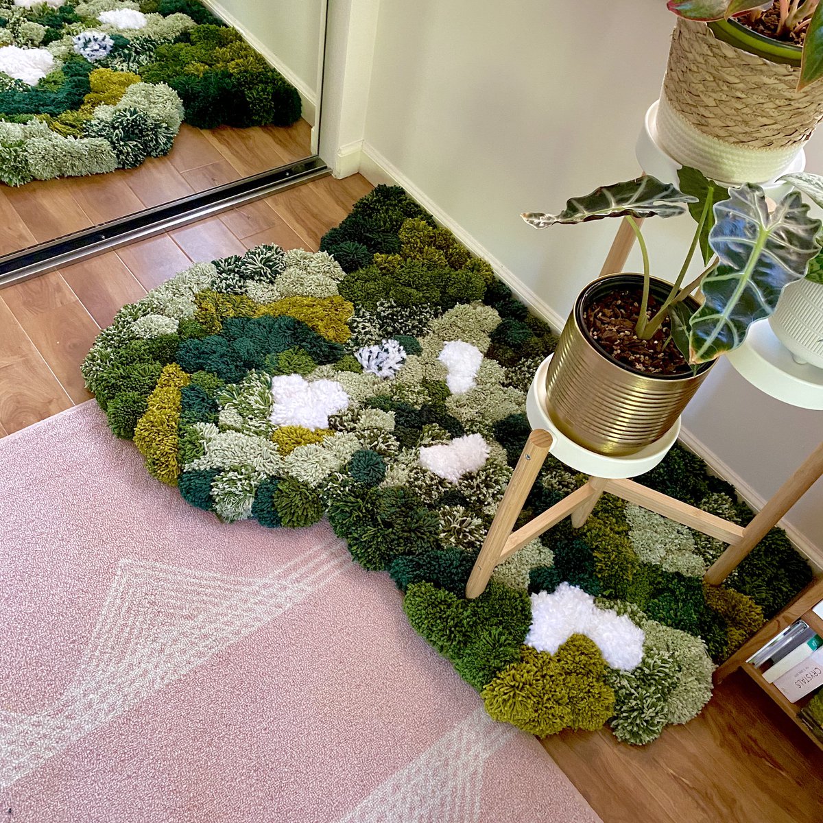 🌿 ֍agavnythepigeon֍🌿 on X: My lovely moss rug project complete at long  last!!! Took forever but look at her 🥺🌿💕🧶✨  / X