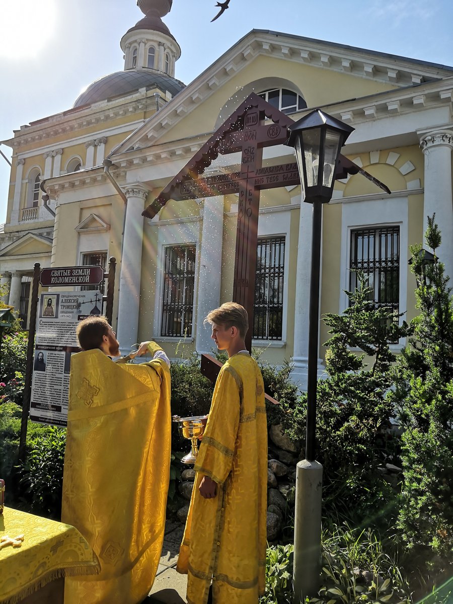 Освящение поклонного креста в Иоанно-Богословском храме города Коломны
gradblagokolomna.ru/2021/06/27/%d0…