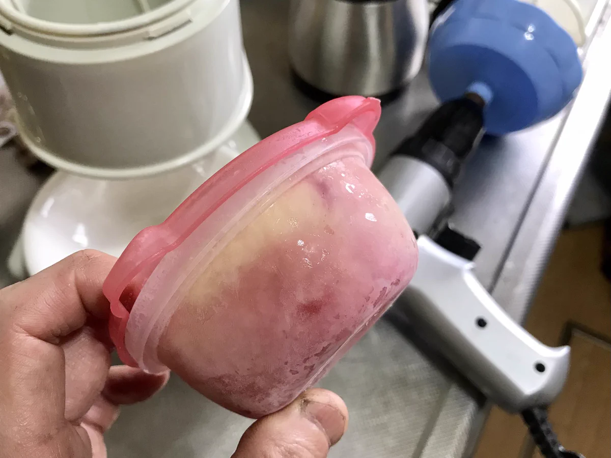 傷みのある安い桃は、凍らして桃100%のかき氷を食べると良い！