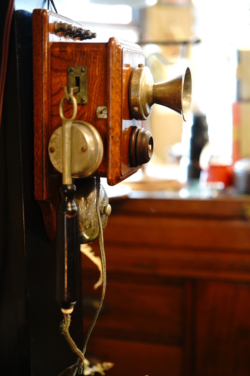 金田屋リヒトミューレ On Twitter 小さくてとても可愛い 明治42年から昭和8年頃までの間に作られていた 2号共電式壁掛電話機 時計修理とアンティークとラジオメーターのお店 建物以外全部売りもの 木更津
