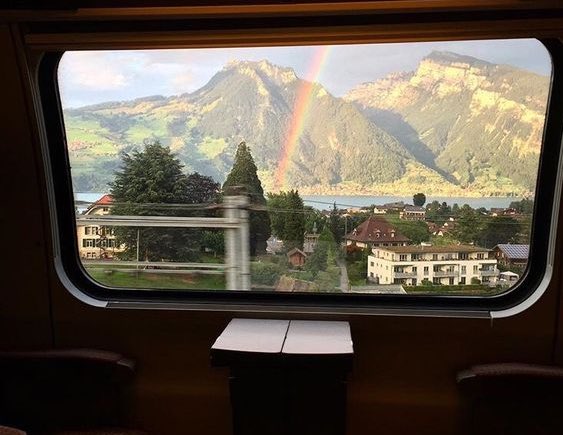 lllooktarn's tweet photo. อยากนั่งรถไฟที่พอมองออกไปนอกหน้าต่างเเล้วเห็นวิวธรรมชาติเเบบนี้จัง 𓏔 🏔 🚋 https://t.co/6zsjR2Z4Ok