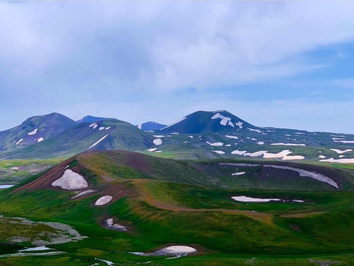 armenia's tweet photo. Find the color of your heart in #Geghama mountains⛰😊. #NaturePhotography
📷: Noro Traveler https://t.co/HnPP5jfx1l