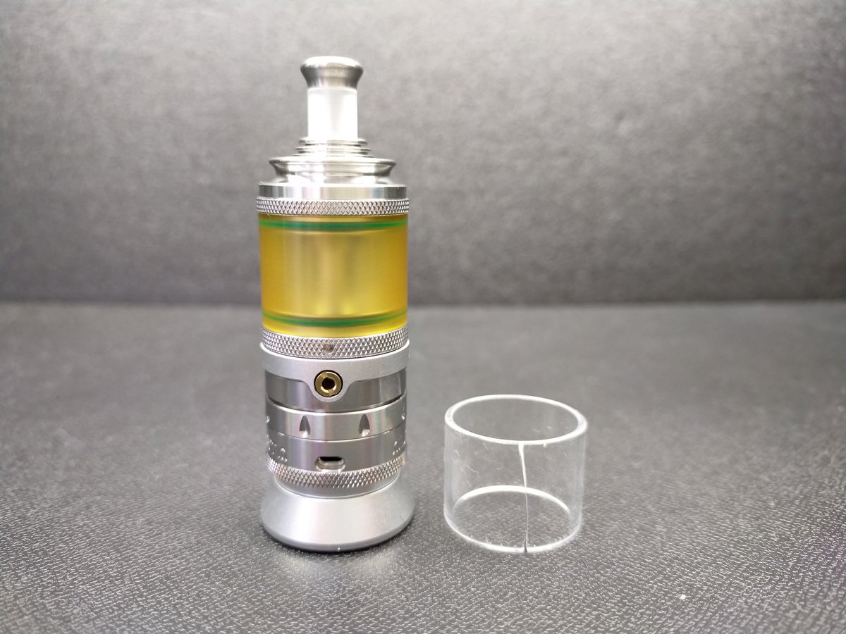 VapeMemory's tweet photo. あーやっちゃった！
Auguse Era Pro RTAの
ガラスチューブ
割ってしまった（笑）
当分は付属のウルテムで行くか〜
何か代わりになる
ガラスチューブないかなー
#Auguse #EraPro #RTA https://t.co/QTpwOMbQmE