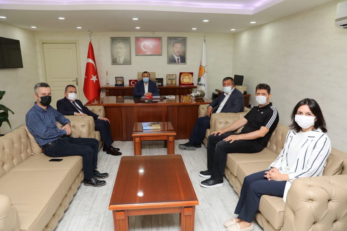 ethemtas's tweet photo. Rahatsızlığı ve yoğun bakım sürecinde Cumhurbaşkanımız, Bakanlarımız ve Partimizin destekleri, ilgi ve alakaları için teşekkür ziyaretinde bulunan Antalya Büyükşehir Belediye Başkanı Muhittin Böcek’i İl Başkanlığımızda ağırladık. https://t.co/F4tv0NDfdY