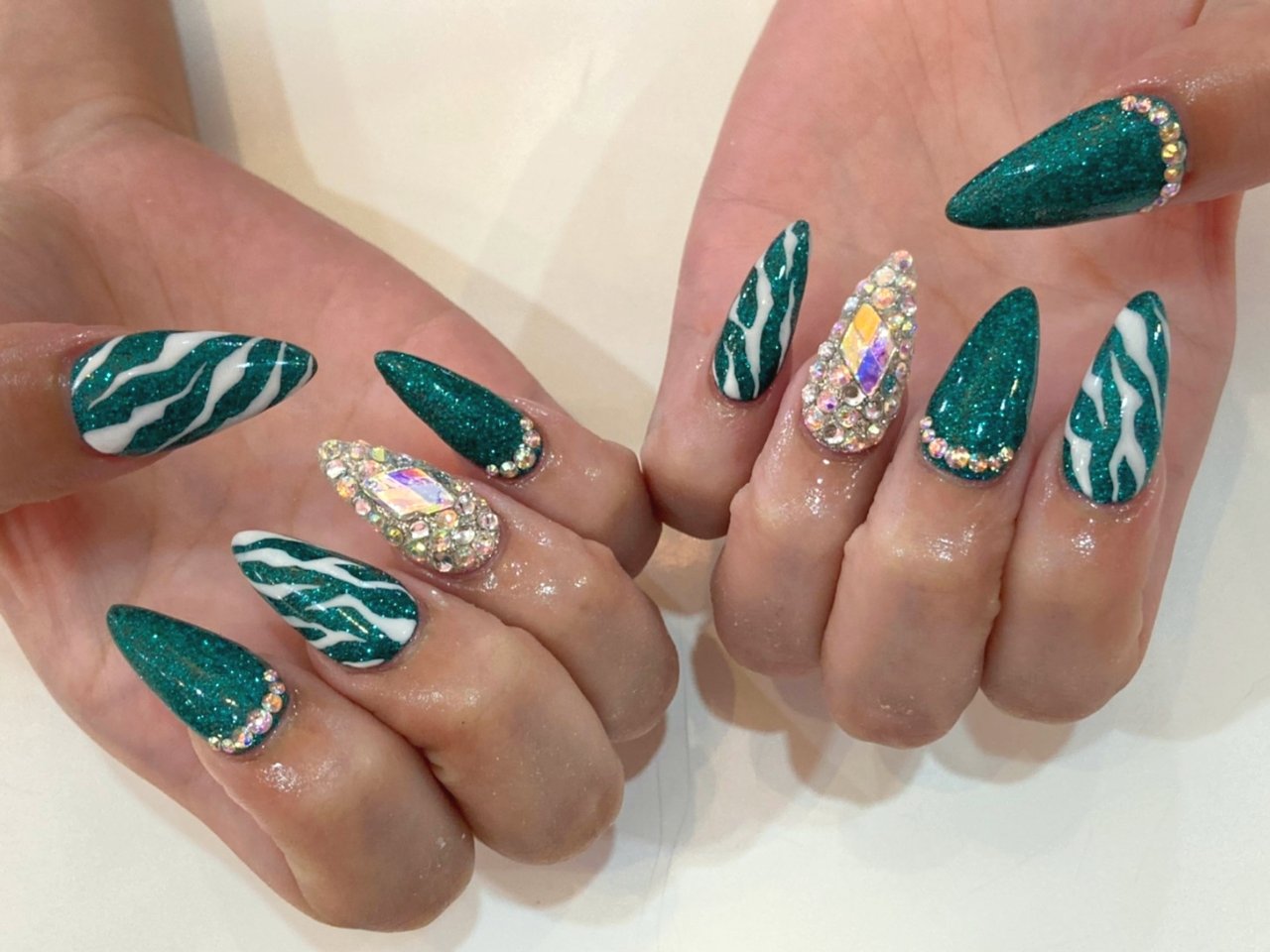 Nailsgogo 渋谷 ネイルサロン Nailsgogo ネット予約 T Co Pjrbh5rlbe インスタ T Co Gmbqsa2d9y ネイル 担当 ゆさ ゼブラネイル 緑ネイル ラメネイル 埋め付くしネイル ありがとうございました 渋谷ネイルサロン 派手ネイル