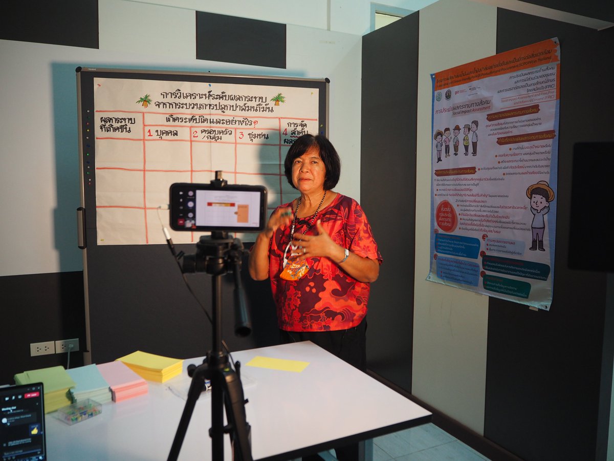 GIZ_Thailand's tweet photo. The Sustainable Palm Oil project in Thailand, funded by @iki_bmu, has developed #TOPSA, an online platform to enhance #palm oil knowledge. It will help farmers to minimise the environmental impact by implementing good techniques for palm oil plantations.
👉https://t.co/ODDgxqkIZg https://t.co/h13XjGVPhE