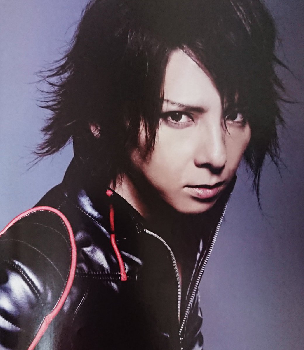 松岡充　肖像画 松岡充 2000年」のアイデア 19 件 | 松岡, 赤 シャツ, 能生