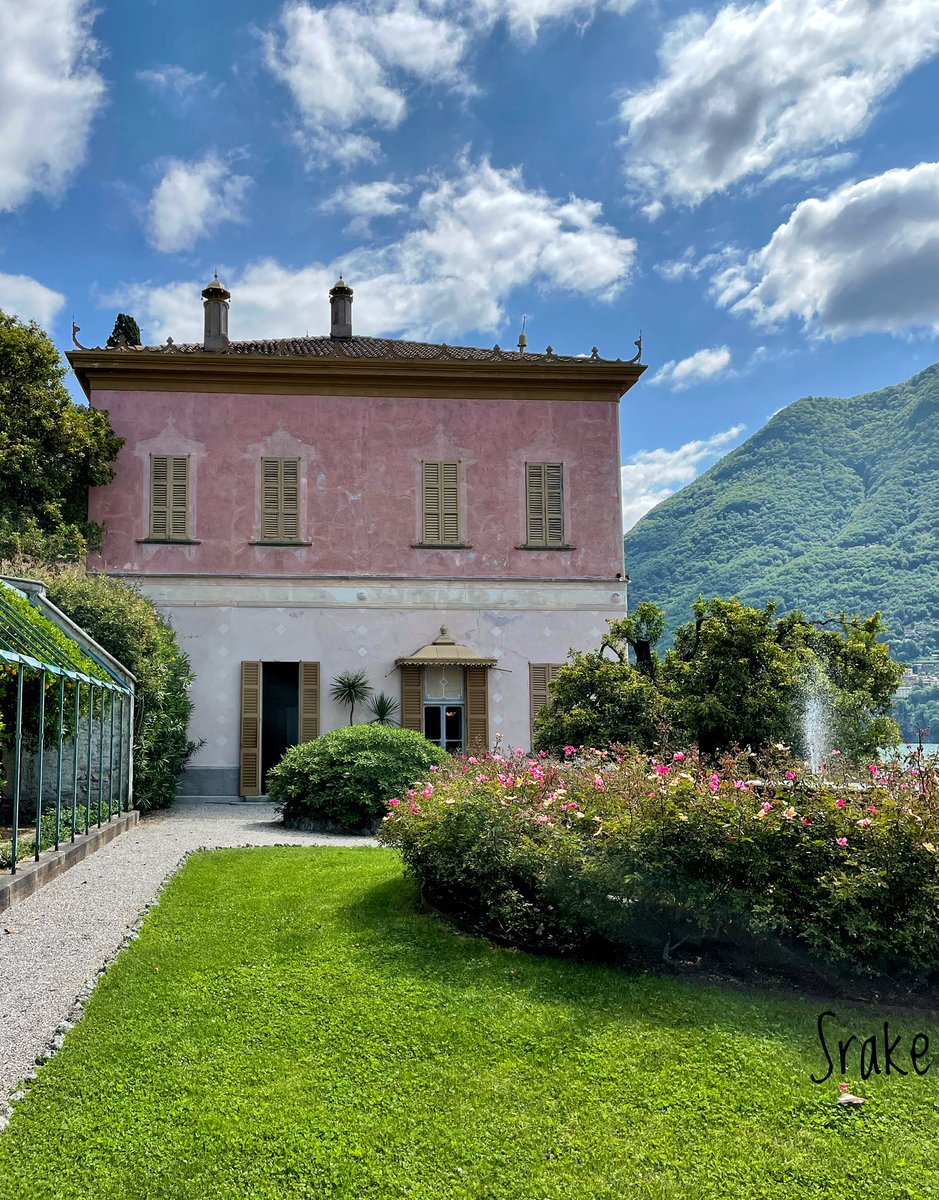 Una meraviglia aperta al pubblico da poco. Un nuovo gioiello da scoprire sul Lago di Como!
- A wonderful place recently open to visitors. A new gem to discover on Lake Como!

📍#VillaPizzo, #Cernobbio, #LagoDiComo / #ComoLake, #Lombardia / #Italia.

👉🏻 srake.it