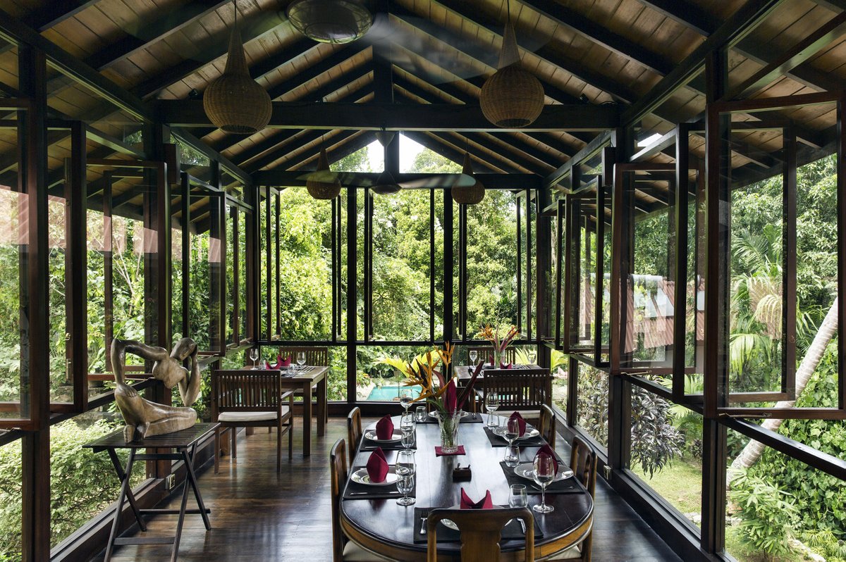 andbeyondtravel's tweet photo. Meander around the gardens of @RosythEstate , a 1926 colonial planter's bungalow, and see the flutter of colourful birdlife perching on leafy trees. #andbeyondtravel #srilanka #preferredpartners #naturalluxury #rosythestate https://t.co/zhO5azSfZJ
