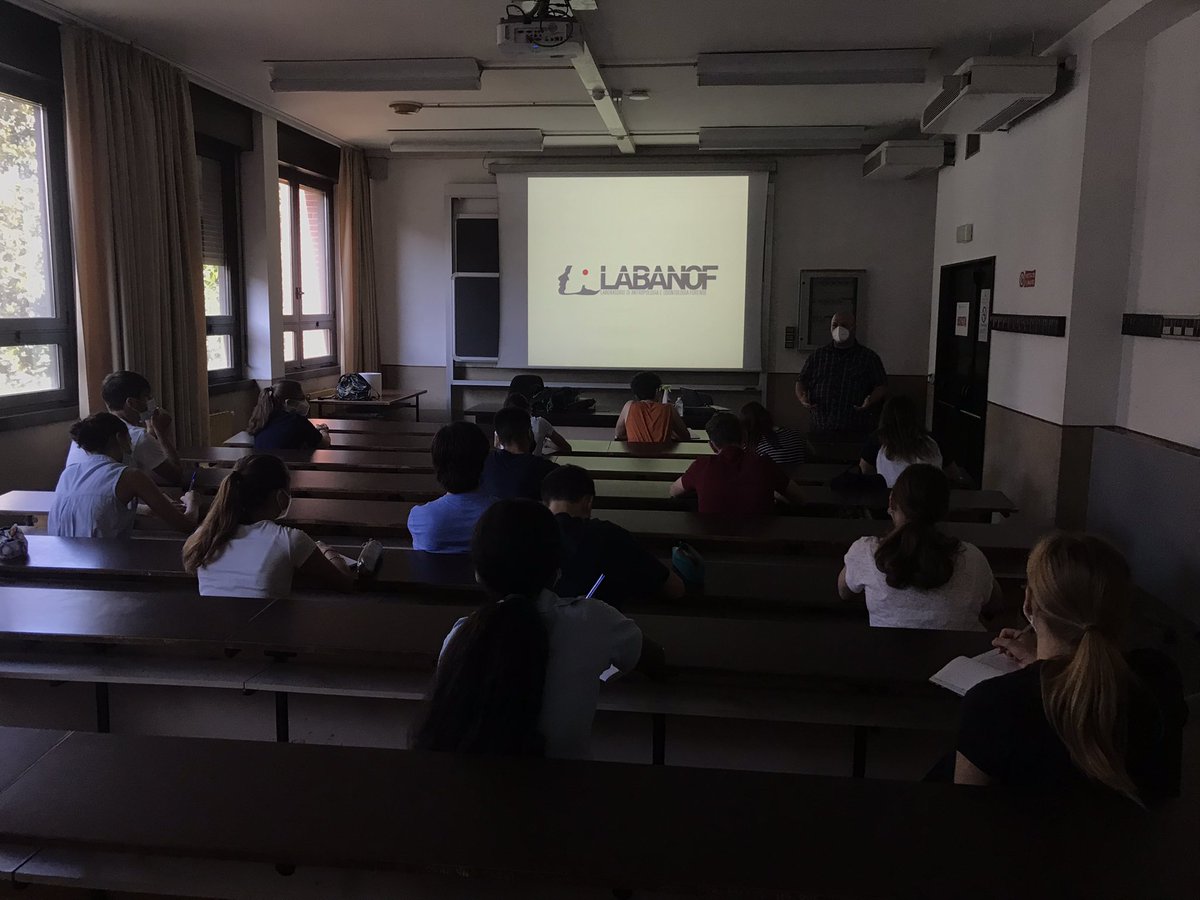 cusmibio's tweet photo. Inizia la settimana di “incontri ravvicinati con il genoma umano”, promosso da Fondazione Pfizer, con il prof Poppa del Labanof. @LaStatale https://t.co/tMu4TMggZu