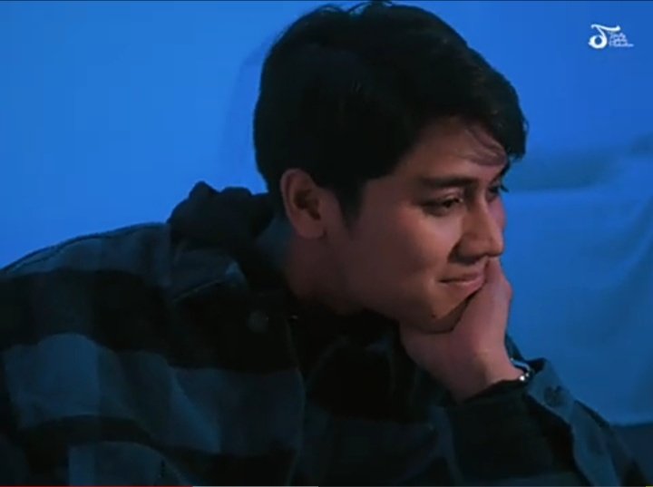 Ndaaaa90964560's tweet photo. MV dan lagu yang sangat manis🖤🖤#RizkyBillarPemimpinmu https://t.co/zZVWZaeZWe