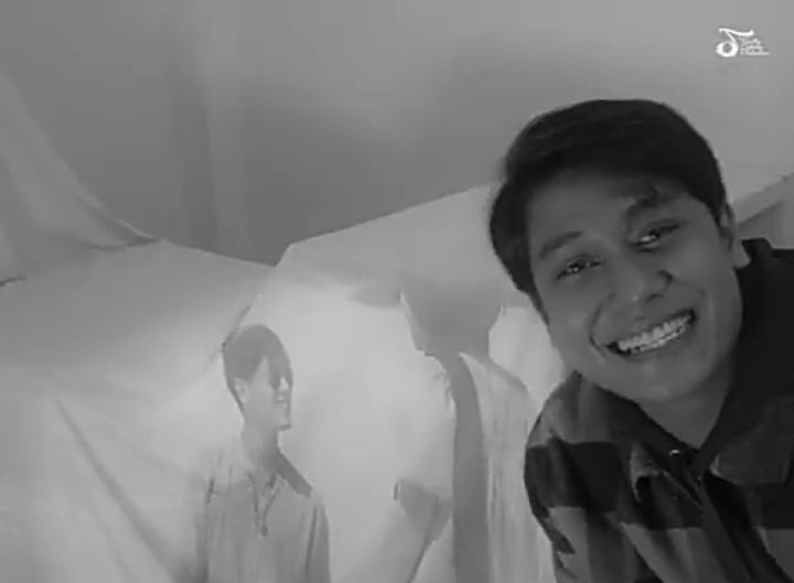 Ndaaaa90964560's tweet photo. MV dan lagu yang sangat manis🖤🖤#RizkyBillarPemimpinmu https://t.co/zZVWZaeZWe