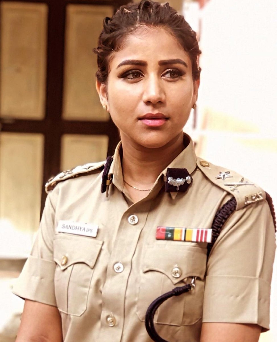 Kollysodaa's tweet photo. Tough #LadyCop #AlyaManasa Ma'am from #RajaRani2 (#vijaytelevision Serial) Shooting Spot 🎥 #LadyPolice 😘
#VijayTV #SerialActress #alyaa
#kollywoodactress #tamilactress https://t.co/1VsMPU5xQu