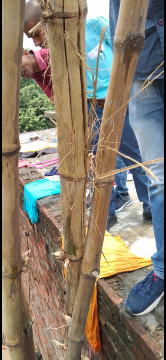DPKanojiya's tweet photo. ग्राम जगन्नाथपुर ब्लाक औराई में 26/06/2021 को सुबह नन्हे कनौजिया और प्रहलाद कनौजिया के सटे हुए घर पर आकाशीय बिजली गिरी जिससे इस गरीब परिवार का लाखो रुपए का गृहस्थ जीवन का समान खराब हो गया घर क्षतिग्रस्त हो गया कृपया इनकी आर्थिक सहायता कराने की कृपा करें
@DM_Bhadohi @GYouthBrigade https://t.co/LRHXIrcHoR