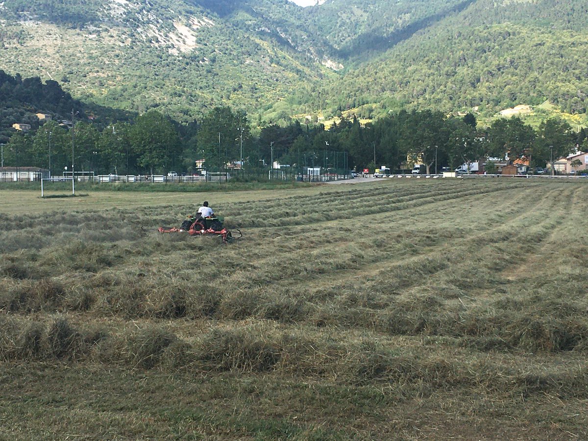 VilleLevens's tweet photo. Actuellement fauchage du Grand Pré https://t.co/aJLmmFSwrV