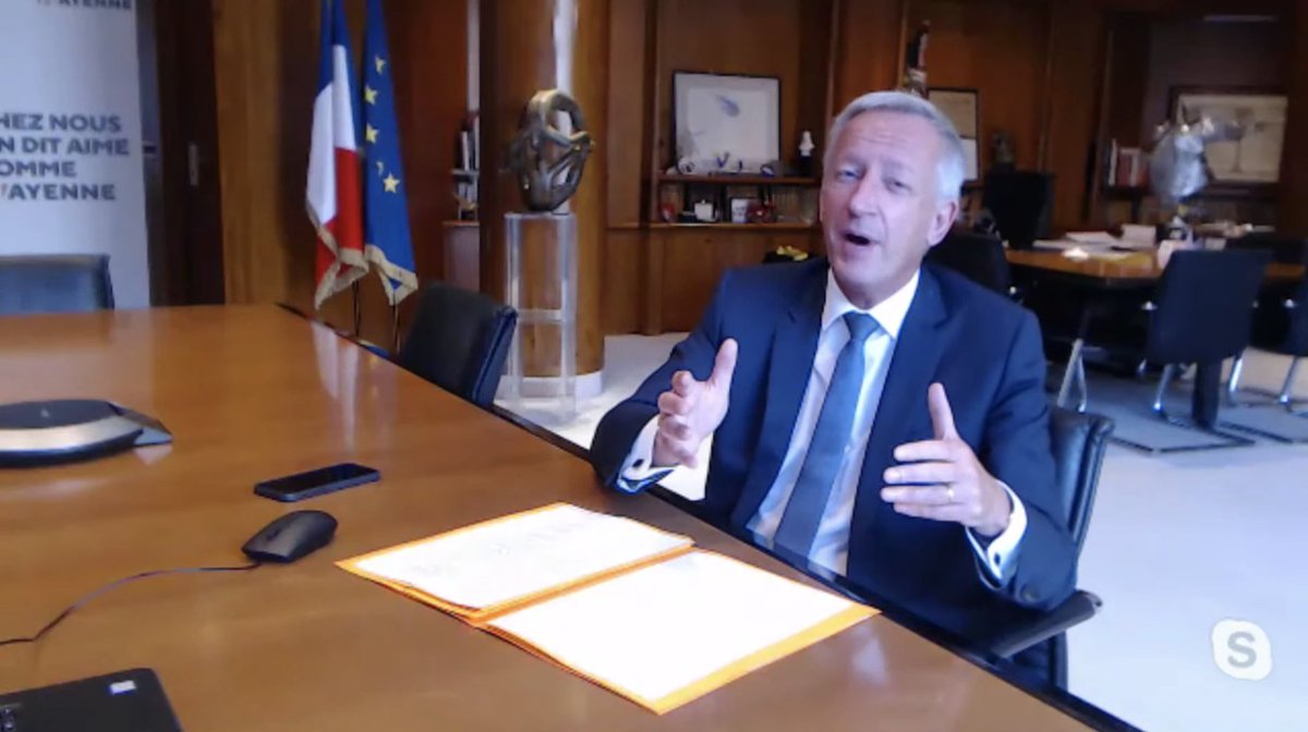 lopinion_fr's tweet photo. EN DIRECT. @olivierrichefou propose d'imaginer «une sorte de quotient familial à l'envers : un tarif payant qui pourrait varier en fonction des ressources du résident en Ehpad» #ConfEhpad https://t.co/Ln1oQX4PwK