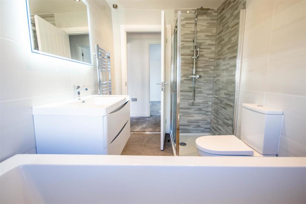 berkleyestates's tweet photo. 📷 Anything To Get The Perfect Shot 📷

Best angle of the bathroom? From inside the bath! We go above and beyond to ensure our marketing photos make your property stand out from the crowd. 

Get your free valuation today at https://t.co/PqZgJFNoxU https://t.co/C8sKnbp1E3