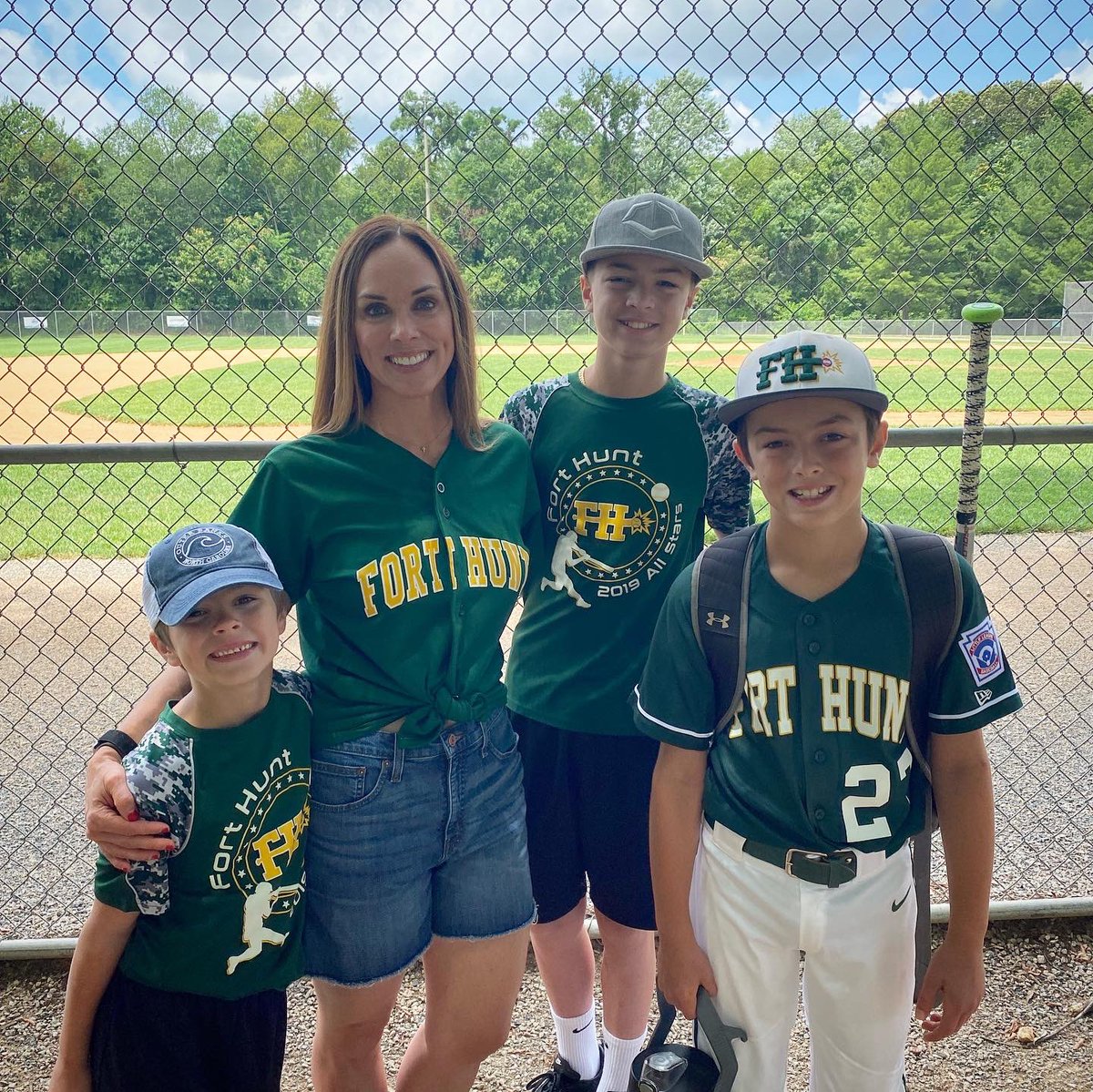 DaffneiRiedel's tweet photo. Great Birthday fun! 🎉Fort Hunt Little League 10u All-Stars beat West Springfield Little League-American 13-1. FHLL now advances to the Virginia District 9 Little League semi-finals! #OneHunt #AllStars2021 #LifewithJR #June2021 #June27th https://t.co/qQ4G6plBNh