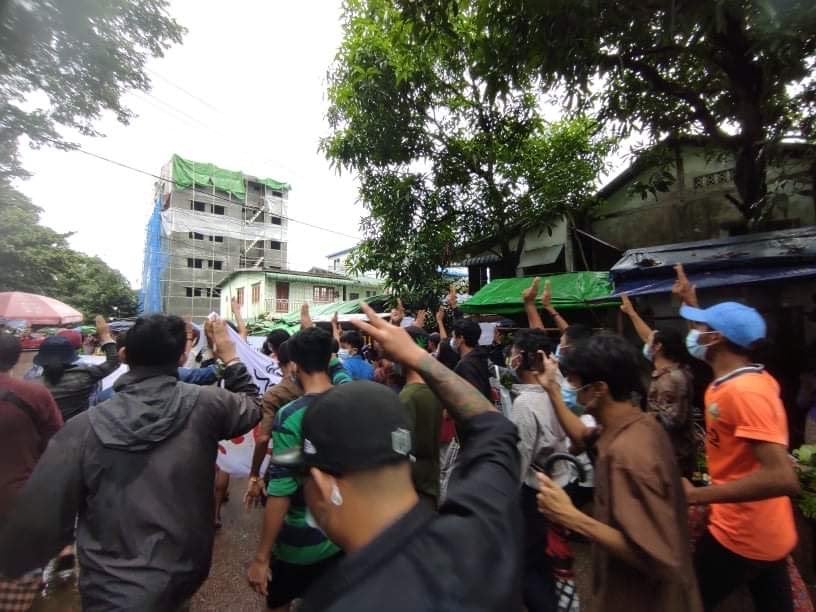 Youths in Yangon's North Okkalapa Township staged a flash protest against Myanmar's military regime this morning (Jun 28). 

Photos: CJ

#WhatsHappeningInMyanmar