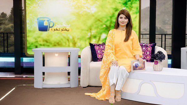 NajibaFaiz5's tweet photo. #pakhairpakhtunkhwa Monday to Friday 10am
Only on @HUMPashto1 #morningshow #humnetwork #yaonawisafar #buddieswithnajiba #beuniquebeyourself😜✌ https://t.co/3gFMp414pP