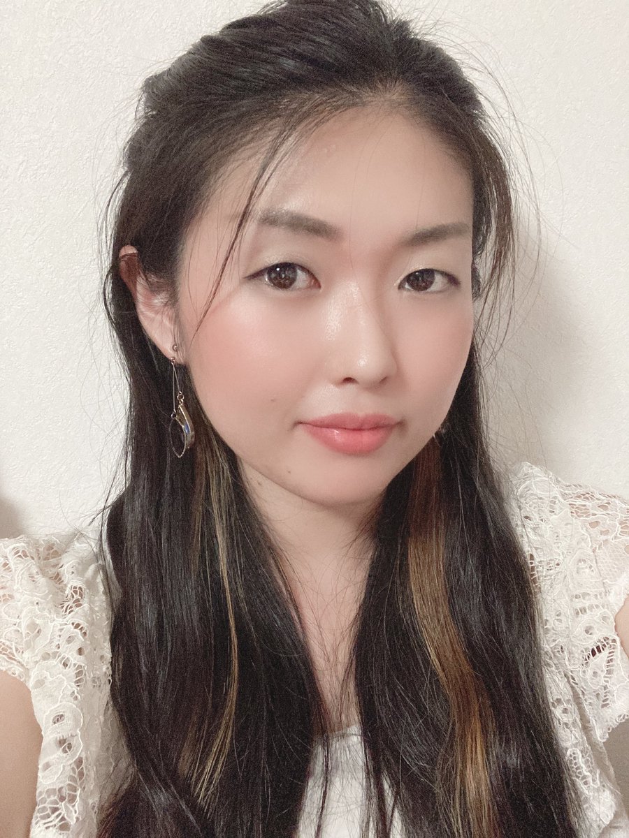 amzm0825's tweet photo. いつもおまかせで「可愛くしてください💖」でお願いしてる美容師さんに
「今日はちょっとだけインナーカラーやってみる?😁」というワクワクな提案をしてくださったので、やって貰っちゃいました✨😆
俳優はじめてから役以外で髪色を変えたのは初めてかも🍏✨
#初インナーカラー
#lightsecond https://t.co/2lGVU83Ysz