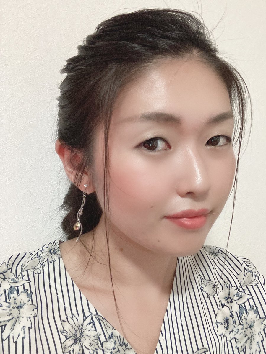 amzm0825's tweet photo. いつもおまかせで「可愛くしてください💖」でお願いしてる美容師さんに
「今日はちょっとだけインナーカラーやってみる?😁」というワクワクな提案をしてくださったので、やって貰っちゃいました✨😆
俳優はじめてから役以外で髪色を変えたのは初めてかも🍏✨
#初インナーカラー
#lightsecond https://t.co/2lGVU83Ysz