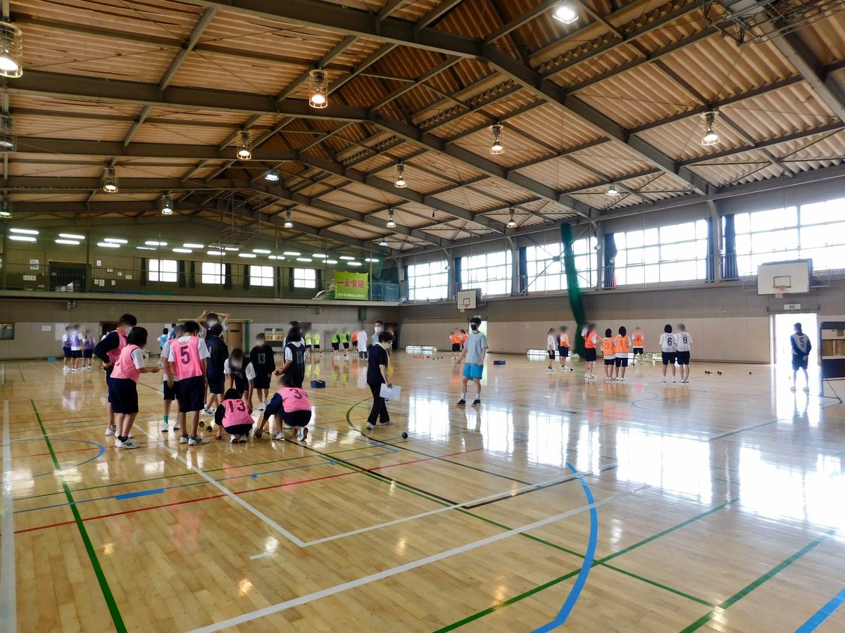 ট ইট র けやき体育館 先週 県立相模原総合高校へボッチャ体験の講師としてお邪魔してきました コート作りとルールを学んだ後 ゲームと審判を体験してもらいました 最初はボールのコントロールに苦戦していましたが さすが 高校生 すぐに感覚を掴み ゲーム