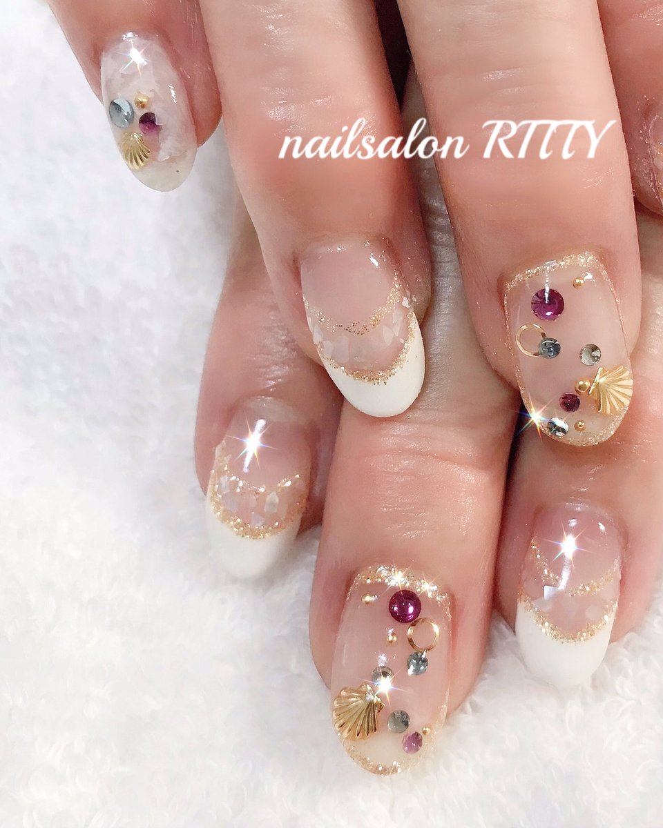 Nailsalon Ritty シェルネイル 夏ネイル クリアーベースで涼しげデザイン 夏の定番人気 貝殻のメタルパーツ ネイル ネイルサロン プライベートネイルサロン ネイルサロンリッティー ジェル ジェルネイル 保谷 西東京 練馬 Ritty 大人