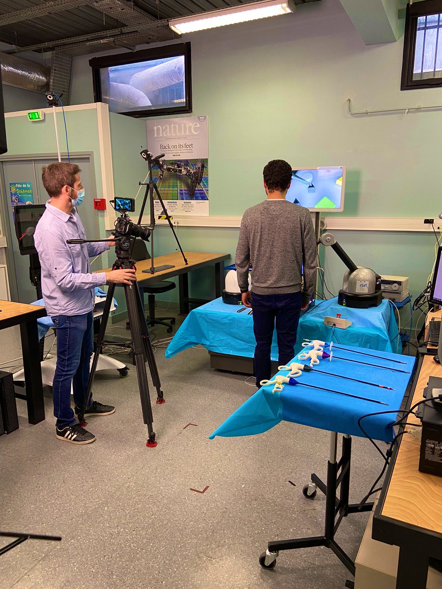 InsermIDF's tweet photo. En direct de l’@ISIR_labo pour le tournage d’un reportage #LabInserm pour la prochaine #FeteDeLaScience ! 🦾📹 cc @Inserm @CNRS @Sorbonne_Univ_ https://t.co/2ti71mjcCU