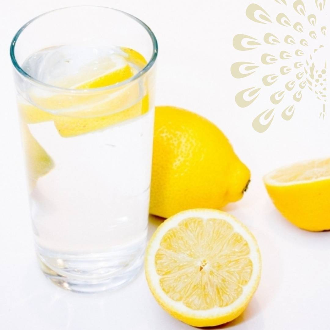 Did you know drinking your daily 2 litres of water with a few slices of lemon 🍋 will help boost your vitamin C? 

It's the perfect way to boost and compliment your home skincare! How many cups have you had today? Comment below ⬇️⬇️⬇️