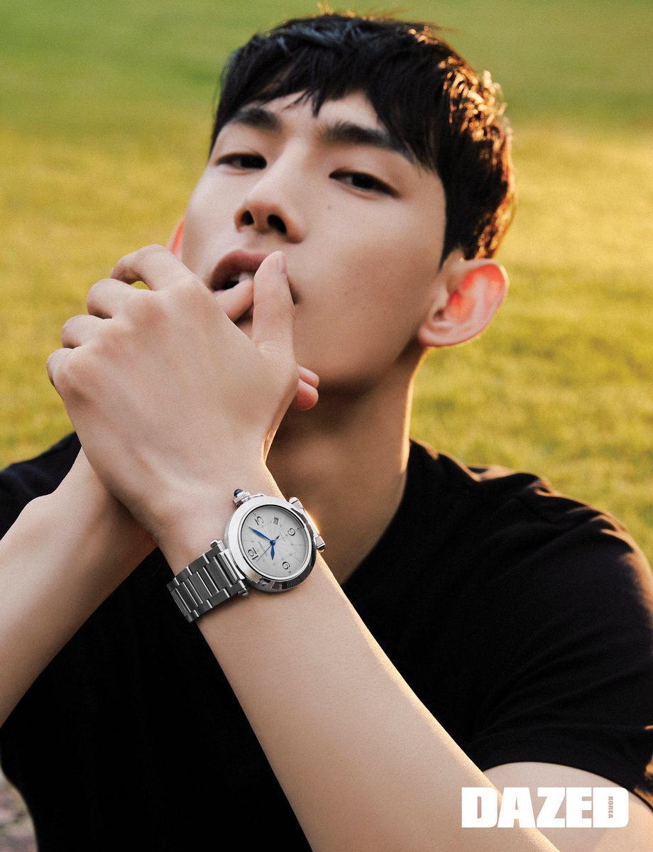 DazedKorea's tweet photo. TIME = HEART #협찬
시간은 사랑이야. 파샤 드 까르띠에 워치와 12시, 3시, 6시, 9시의 사람과 이야기.
#파샤드까르띠에 #까르띠에 #PashadeCartier #Cartier #MakeYourOwnPath #GenerationPasha
더 많은 화보와 기사는 <데이즈드> 7월호에서 만나볼 수 있습니다. https://t.co/w9f83EZkzz