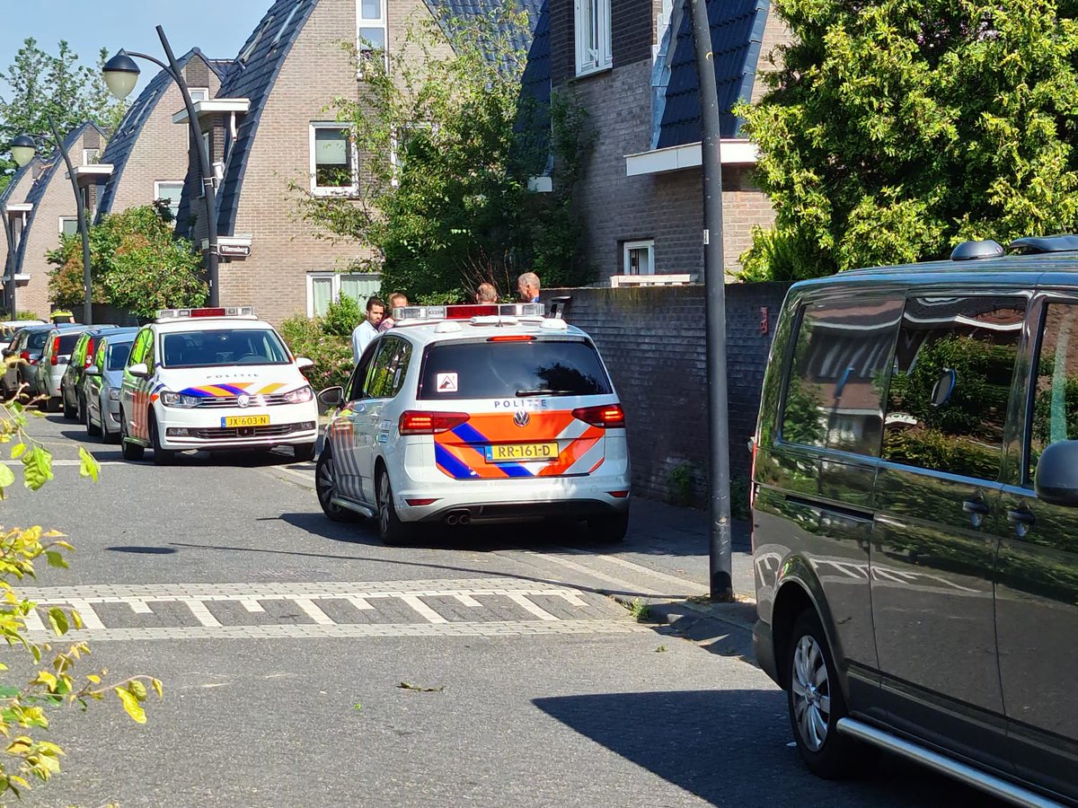 Politie onderzoek bij woning in Vathorst -..
