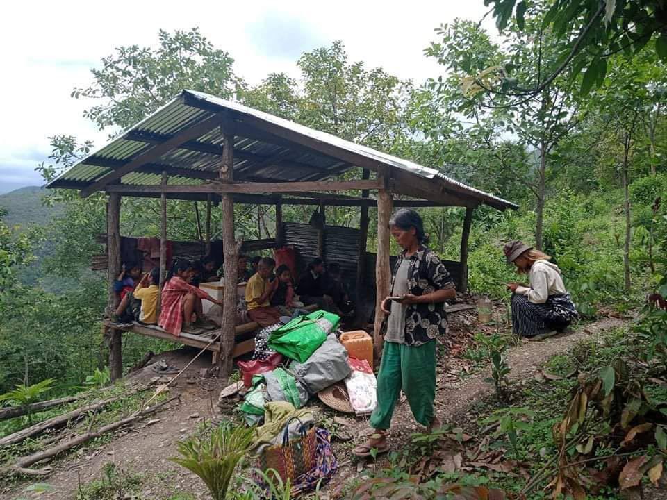 Aung76027969's tweet photo. More than 50 terrorists were stationed at a school in Locom Village, Falam Township, Chin State. People from 6 surrounding communities are fleeing into the woods as a result. #RecognizeNUG  #June28Coup #WhatsHappeningInMyanmar https://t.co/WnGBTXtk0X