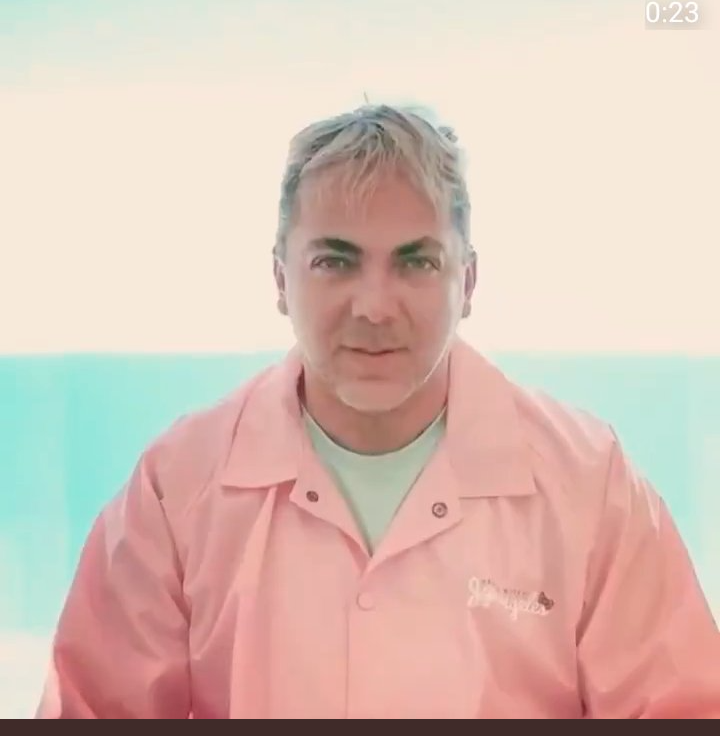 MARIAFLORI's tweet photo. Como suena en la @Cadena_Dial  Azul de @CristianCastro  a tope @CADENADIALAND https://t.co/a8a9VlY20a