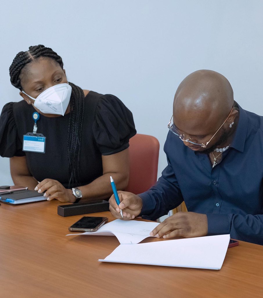 IamKingPromise's tweet photo. I’m excited to join the smart new world of Ecobank “. 5 Star life with Ecobank. follow @econbankghanaplc for lots of exciting offers . BIG VIBES! #EcobankSmartWorld #EcobankFridayGoodness
#EcobankMobile https://t.co/dEuievbSWC