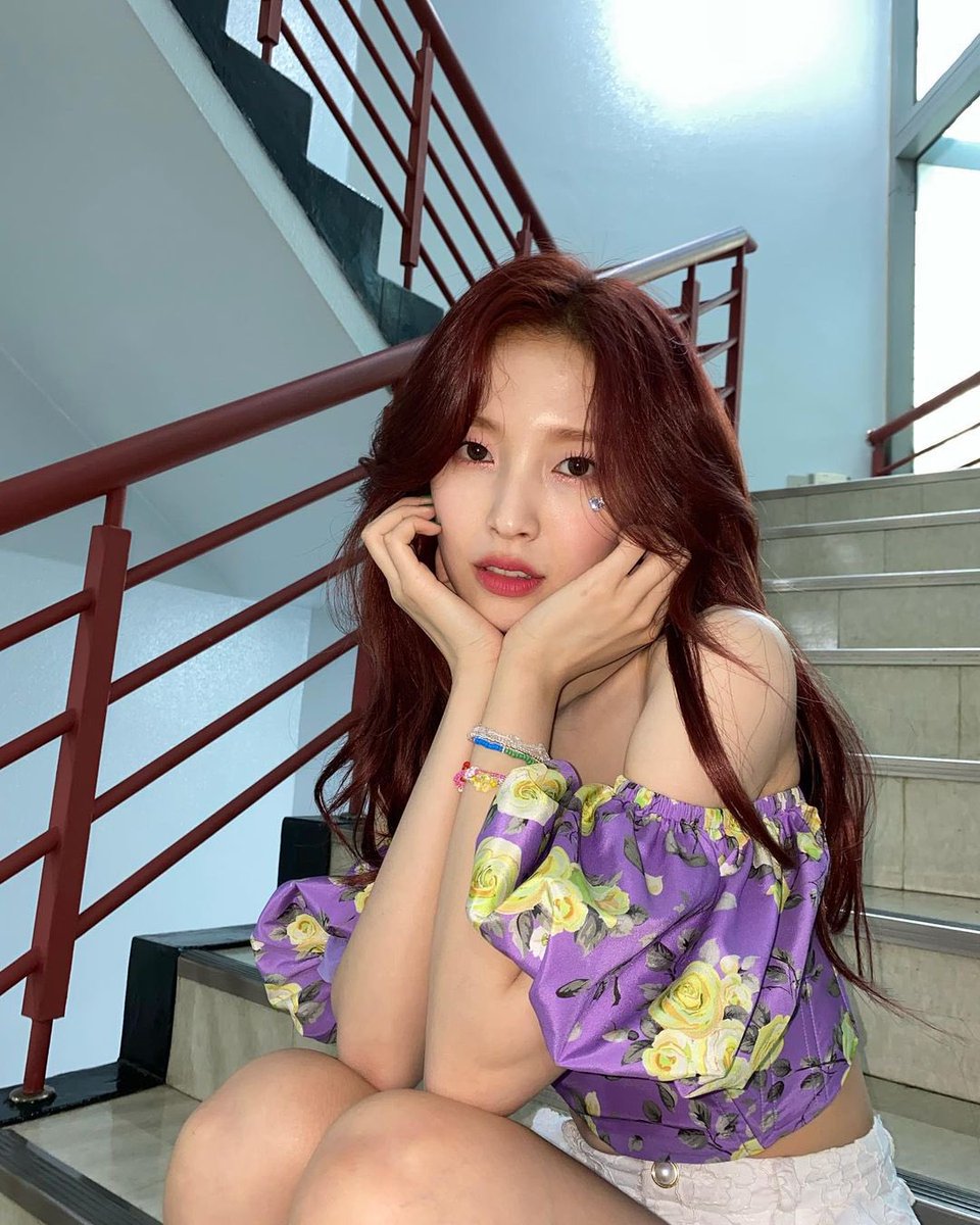 arinhours's tweet photo. (���◔◡◔)っ ♥ #아린 #ARIN ♥ https://t.co/dSzlMwIx6h
