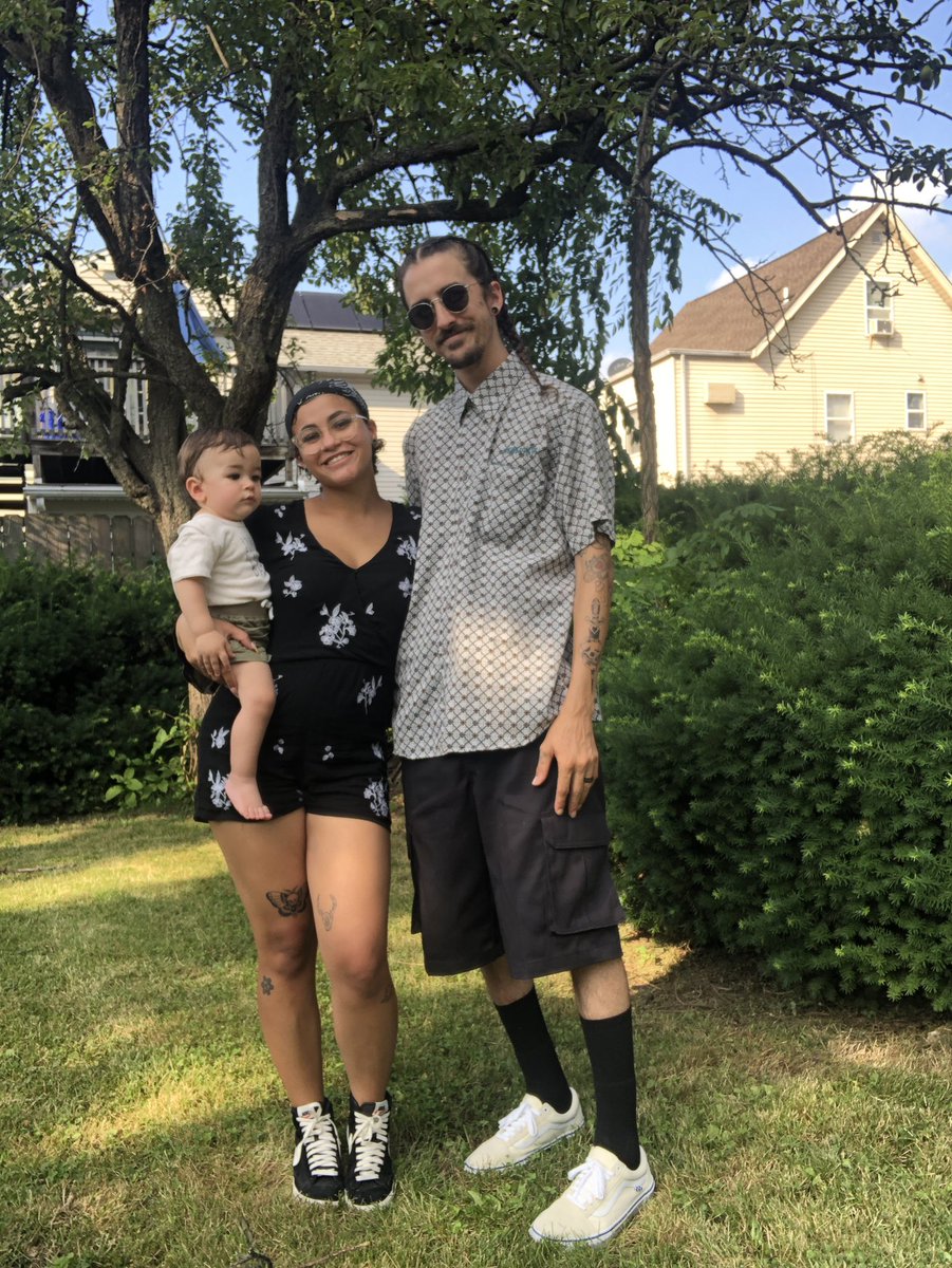 smashedskate's tweet image. Were fucking CUTE! #polyrelationship 🌈🖤