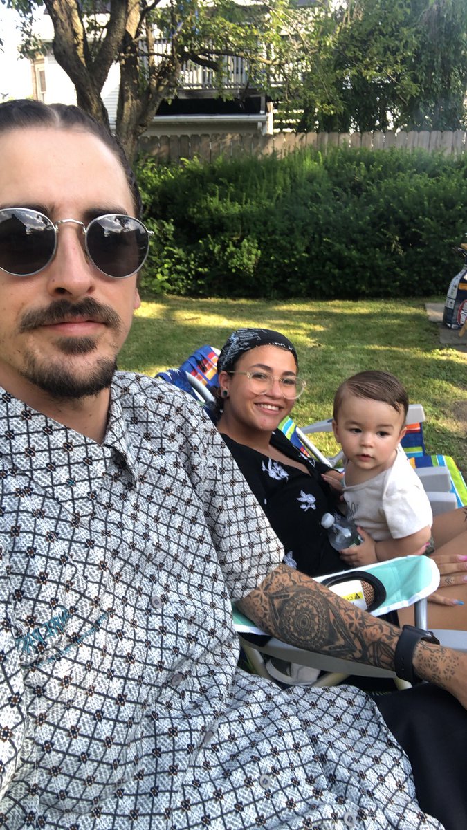 smashedskate's tweet image. Were fucking CUTE! #polyrelationship 🌈🖤