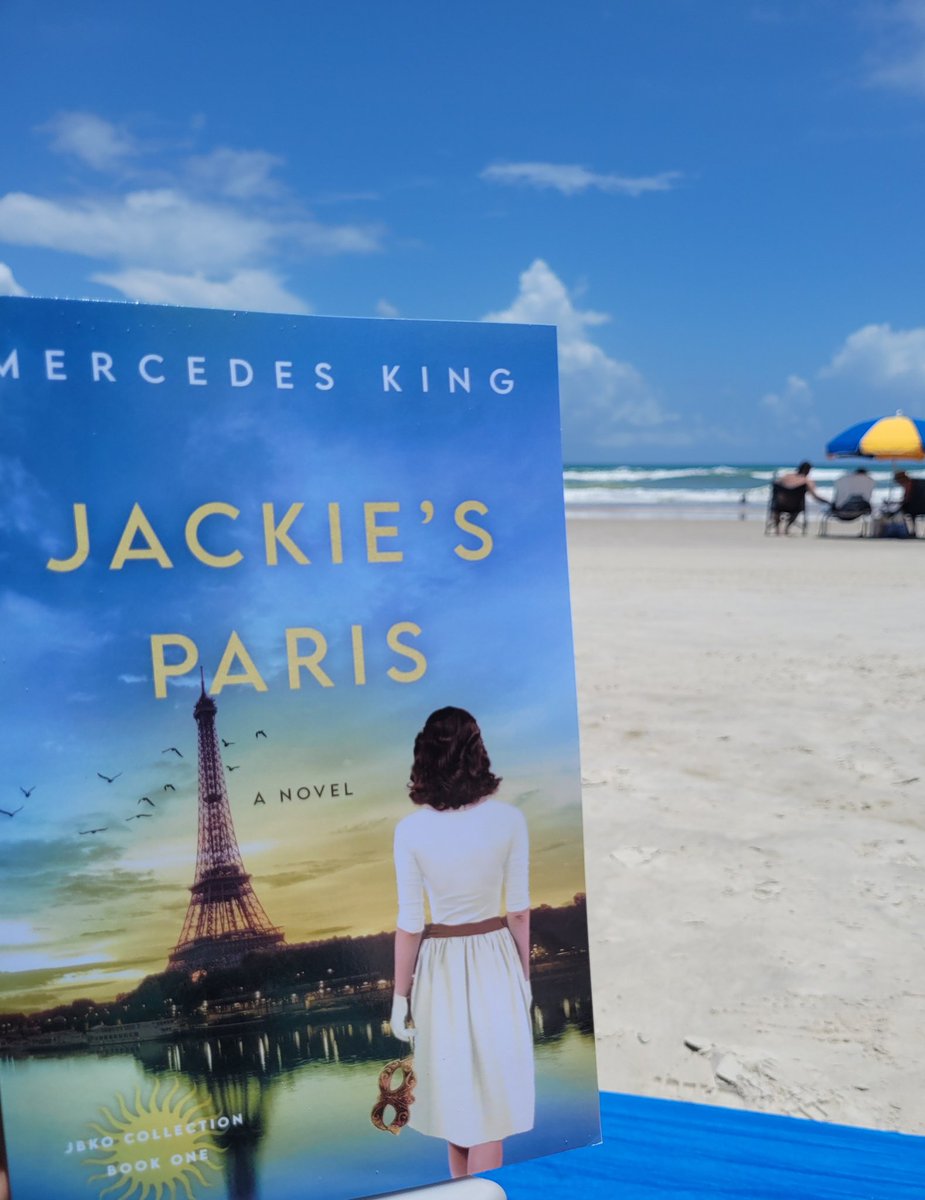 Mercedes_King_'s tweet photo. Jackie's Paris makes a nice beach or travel accessory. ❤ Releases 7.28 but up for pre-order now.
#JackiesParis #JackieKennedy #JacquelineBouvierKennedy #JBKO https://t.co/kYxRkpGGe2
