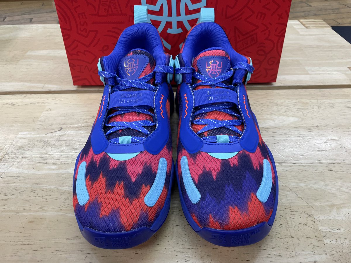 gallery2basket's tweet photo. 【7/1(木)発売】
adidas D.O.N. Issue 3
(GV7265)
https://t.co/hnBlYqMPeT
#gallery2 #ギャラリー2 #ギャラ2 #バスケットボール #バスケ #バッシュ #バッシュ好き #basketball #adidas #adidasbasketball #nba #utahjazz #donissue3 #donissue #ドノバンイシュー3 #donovan2 #ドノバン3 #GALLERY2 https://t.co/7GwnmqcNW4